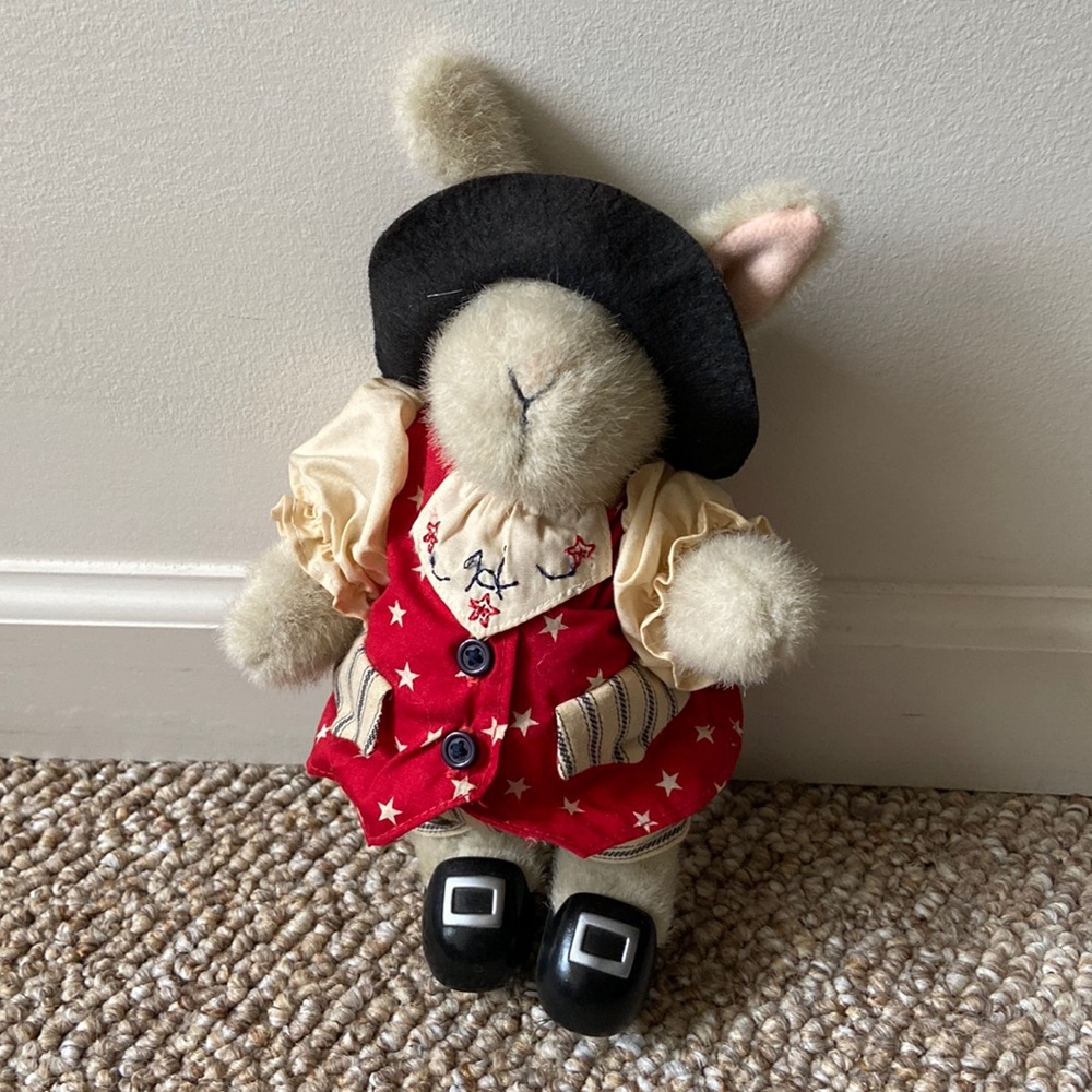 NWT Muffy VanderBear Hoppy In Abericana Outfit